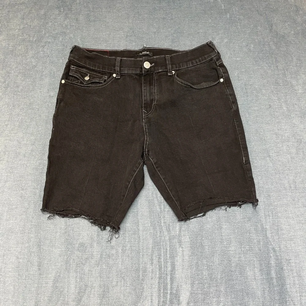 True Religion Ricky Relaxed Straight Bermuda Shorts Mens 35 Black Denim Raw Hem